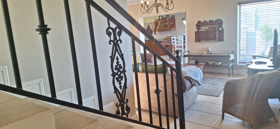 To Let 5 Bedroom Property for Rent in Bluewater Bay Western Cape